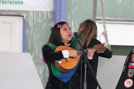 Este domingo concluyó la Expo Flor y Miel Xalapa 2022, donde la Tuna Femenil de la Universidad  Veraruzana se presentó, encendiendo el ánimo del público, como les caracteriza. 