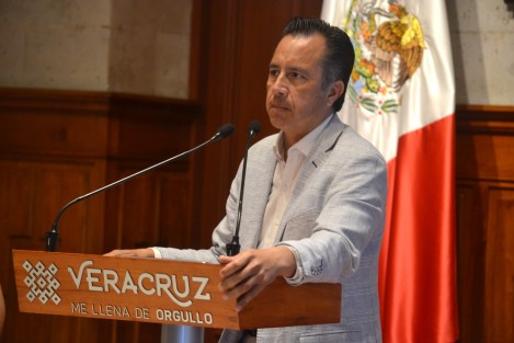  Este fin de semana, Veracruz tuvo saldo blanco en homicidios dolosos reveló el gobernador Cuitláhuac García Jiménez al retomar el tema de la reducción de los delitos en la entidad.  Señaló que a partir de su Gobierno y aplicando la estrategia conjunta de la Federación, hoy la entidad tiene un promedio de tres homicidios diarios, mientras que anteriormente se contabilizan 8.