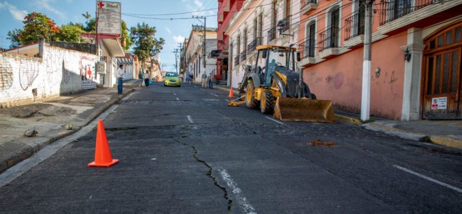  Una vez concluidas las labores de CMAS, iniciará la pavimentación y remodelación de esta vialidad, en una superficie total de 2 mil 570 metros cuadrados.