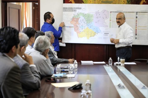 Para sumarse y colaborar con una Administración que cierra filas alrededor del empresariado y grupos expertos en distintas materias, el Colegio de Ingenieros Civiles Carlos Nachón Aguirre Veracruz ratificó su compromiso con el Ayuntamiento, a fin de impulsar el desarrollo urbano de la capital del estado.

