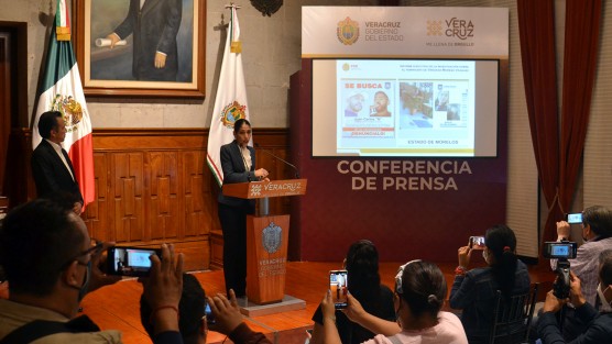 La fiscal general del Estado, Verónica Hernández Giadáns, en compañía del gobernador del Estado, Cuitláhuac García, informó sobre las investigaciones que dieron con el paradero del presunto asesino de Viridiana Moreno. 