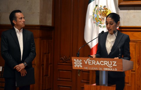 La fiscal general del Estado, Verónica Hernández Giadáns, en compañía del gobernador del Estado, Cuitláhuac García, informó sobre las investigaciones que dieron con el paradero del presunto asesino de Viridiana Moreno. 
