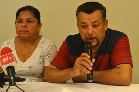 Los padres de Viridiana Moreno estuvieron en una rueda de prensa en uno de los salones de un hotel del centro de Xalapa, para expresar que rechazan la investigación de la FGE sobre el destino de su hija y no aceptan el cuerpo que se les presenta como el de su hija. 