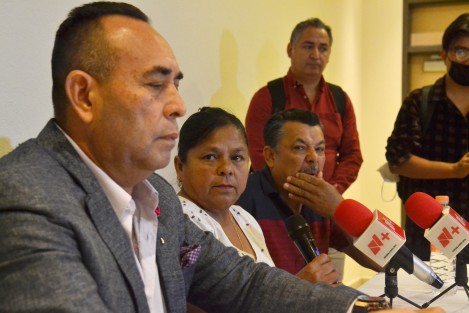 Muchos personajes participaron como oradores en la conferencia convocada por los padres de Viridiana.  