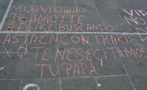 Familiares y  amigos de Viridiana Moreno se manifestaron en plaza Lerdo para exigir justicia y advertir que no aceptarán los resultados de ADN que dio a conocer la Fiscalía General del Estado de Veracruz.