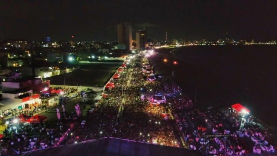 El salsódromo de Boca del Río volvió a vibrar este viernes con la presencia de los puertorriqueños Jerry Rivera y Tito Nieves, en tanto que la Sonora Carruseles puso a bailar a todos los presentes.

