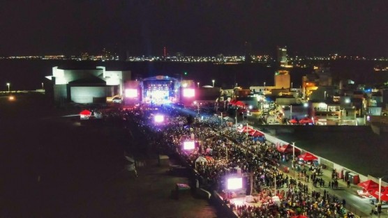 El salsódromo de Boca del Río volvió a vibrar este viernes con la presencia de los puertorriqueños Jerry Rivera y Tito Nieves, en tanto que la Sonora Carruseles puso a bailar a todos los presentes.

