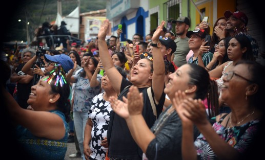 Luego de su suspensión durante la pandemia, regresó el Carnaval de Jalcomulco, ahora en junio. Miles de personas locales y de los municipios aledaños, vuelven a vivir con alegría esta fiesta.
