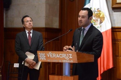El titular se SEFIPLAN, José Luis Lima Franco, recordó a los propietarios de autos que sólo tienen hasta el 30 de junio para realizar su reemplacamiento con condonación de adeudos. A la fecha, sólo el 60% ha realizado el trámite, y restan unos 300 mil vehículos. 