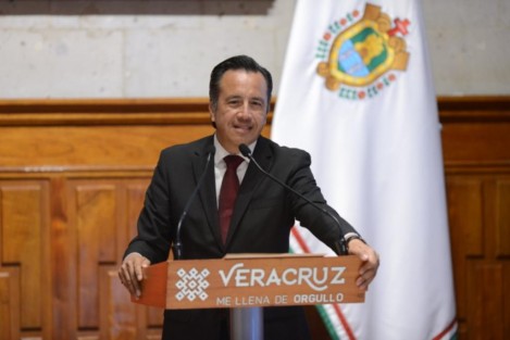El Gobernador Cuitláhuac García informó durante su conferencia de prensa, que no se negoció con Marlon N para que se entregara, y que esto fue más bien producto de que fue acorralado por las autoridades. 