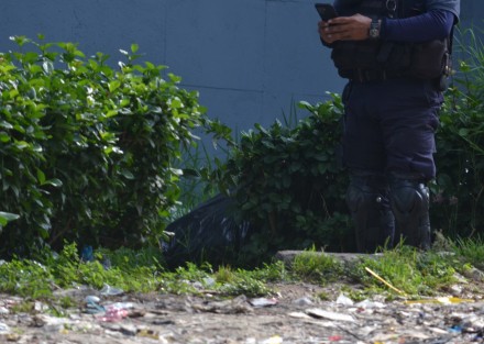 Un hombre en situación de calle, fue localizado muerto esta mañana de miércoles, a un costado del parque Adalberto Tejeda, ubicado entre las avenidas Xalapa y Américas de esta ciudad capital.