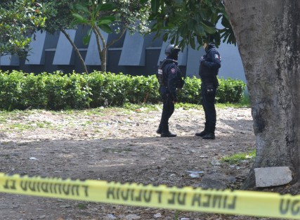Un hombre en situación de calle, fue localizado muerto esta mañana de miércoles, a un costado del parque Adalberto Tejeda, ubicado entre las avenidas Xalapa y Américas de esta ciudad capital.