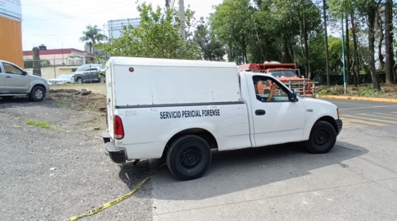 Hasta ese punto se movilizaron elementos del agrupamiento motorizado de la Policía Estatal y Municipal, quienes a su arribo confirmaron la muerte de un hombre de aspecto indigente. 