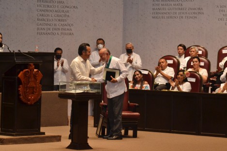 En sesión solemne de la LXVI Legislatura de Veracruz y en el marco de los 500 años de fundación de la Villa del Espíritu Santo, hoy Coatzacoalcos, el mandatario consideró muy oportuna a los tiempos actuales la distinción que por primera vez otorga el Congreso del Estado.