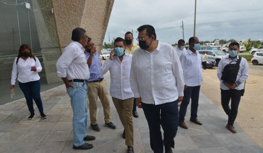 Con la presencia del mandatario estatal Cuitláhuac García, la secretaria de Energía Rocío Nahle y la presidenta del Poder Judicial, Inés Romero, el Congreso del Estado sesionó en este municipio para entregar la Medalla al Mérito por la Defensa y Mejora del Medio Ambiente al doctor Manuel Guevara Huerta.