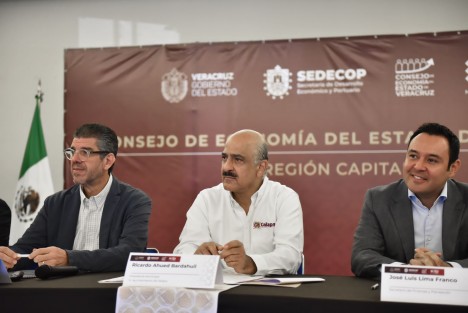 Para entregar los resultados que la ciudadanía demanda y merece, es indispensable trabajar juntos y compartir ideas, aseguró el presidente municipal Ricardo Ahued Bardahuil al presidir la Segunda Sesión Ordinaria del Consejo de Economía de la Región Capital.

