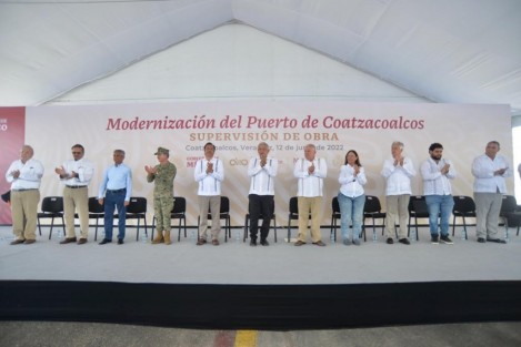 El presidente de la República, Andrés Manuel López Obrador, encabezó la supervisión de obra de modernización del Puerto de Coatzacoalcos, ahí destacó el avance que se ha tenido en materia ferroviaria y la importancia que tendrá el proyecto del Corredor Interoceánico del Istmo de Tehuantepec (CIIT) para el sureste mexicano.