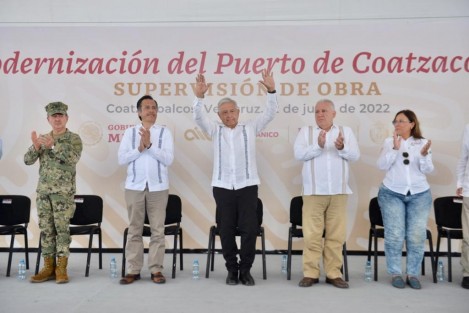 El presidente Andrés Manuel López Obrador junto con el gobernador Cuitláhuac García Jiménez supervisaron el avance de la modernización del Puerto de Coatzacoalcos, que forma parte del Corredor Interoceánico del Istmo de Tehuantepec (CIIT).