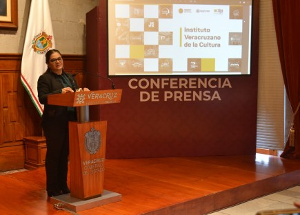 La titular del Instituto Veracruzano de la Cultura (IVEC), Silvia Alejandre Prado, mostró a medios de comunicación la agenda de los próximos meses en que los 14 recintos registrarán gran actividad para el público de todas las edades, la mayoría de forma gratuita, en una estrategia de recuperar espacios para la cultura y las artes. 