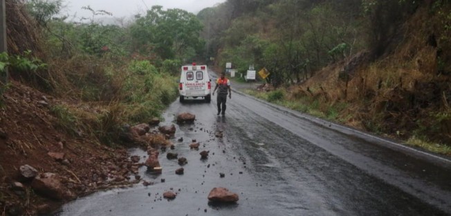 La unidad municipal de Protección Civil de Actopan, Veracruz, atendió varias situaciones de emergencia por las fuertes lluvias que se registraron durante la madrugada de este miércoles en la zona centro del estado. 