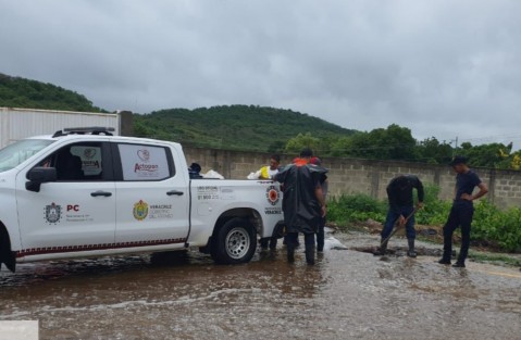 En la cabecera municipal se reportaron al menos tres viviendas inundadas así como calles y veredas. Además se registró un derrumbe sobre la carretera El Castillo-Actopan a la altura del tramo del Descabezadero, mismo que fue atendido oportunamente sin reporte de incidentes mayores. 

