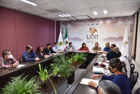 En respaldo a las autoridades de escuelas de la región de Emiliano Zapata que no cuentan con las escrituras de los predios y a fin de buscar una solución, la diputada Gisela López López se reunió con supervisores escolares donde le fueron presentados diversos casos y se procedió al registro y análisis correspondiente.