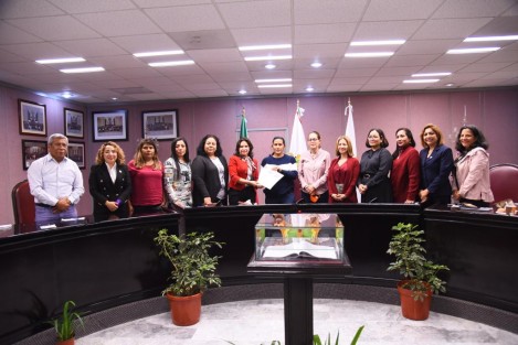  Apertura y respaldo a las iniciativas ciudadanas que contribuyan a consolidar un marco jurídico a la vanguardia en temas de género manifestaron en forma unánime diputadas de la LXVI Legislatura al recibir una propuesta de Agenda Legislativa de Género 2022 de integrantes de la Red de Mujeres Feministas de Veracruz (Remufever).
