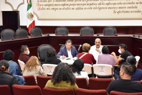 Este jueves se realizó una jornada de audiencias ciudadanas, encabezada por el presidente municipal Ricardo Ahued Bardahuil, quien reiteró su compromiso de escuchar a las personas de manera cercana y personalizada. 