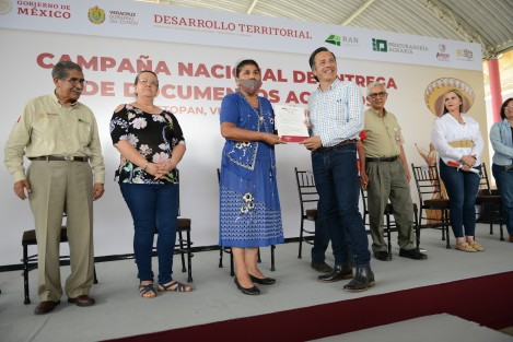 Como parte de la Campaña Nacional de Entrega de Documentos Agrarios, encomendada a la Procuraduría Agraria y el Registro Agrario Nacional (RAN), hoy en Actopan fueron otorgados certificados parcelarios y títulos de propiedad a 465 ejidatarios, entre ellos 135 mujeres.