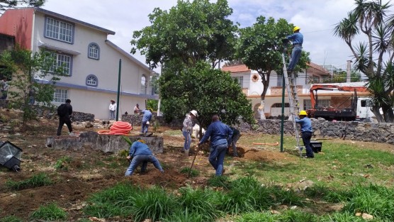 La Dirección de Alumbrado Público del Ayuntamiento de Xalapa, instaló nuevas luminarias tipo farol, en la Colonia Periodistas, en coordinación con la Dirección de Obras Públicas, para mejora del espacio público.