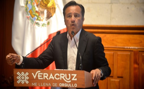 El gobernador Cuitláhuac García Jiménez dijo que en el caso del homicidio del ex candidato a la alcaldía de Cazones de Herrera, René Tovar Tovar es un tema judicial, aunque muchos lo quieran hacer político, 