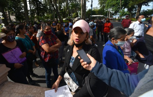 Un grupo de vecinos de la colonia El Moral, de la ciudad de Xalapa, acudió a agradecer al alcalde Ricardo Ahued haberlos atendido y hasta tamales le llevaron.