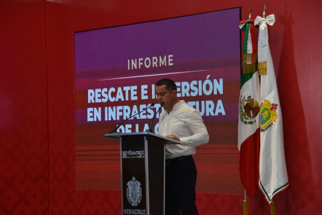 El director general de la CAEV, Félix Jorge Ladrón de Guevara Benítez, dio cuenta de las obras concluidas principalmente en Zonas de Atención Prioritaria en los ejes 1) agua potable, 2) alcantarillado pluvial y sanitario, 3) plantas de tratamiento de aguas residuales y saneamiento a base de biodigestores y 4) plantas potabilizadoras.

