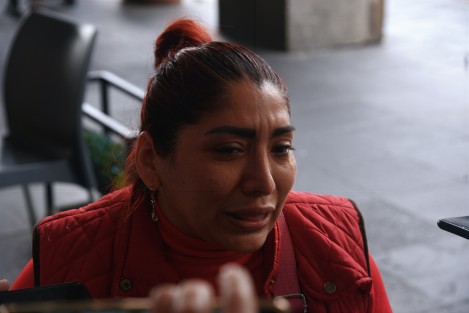 Claudia Isela Fernández Godínez, pide atención de las autoridades, pues su ex pareja mediante influencia y sobornos mantiene la custodia de la hija de ambos, de 11 años de edad, contra quien estaría cometiendo abusos e impidiendo la convivencia con su madre. 