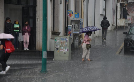 La depresión tropical en el Pacífico, Celia, interacciona con un canal de baja presión y con la Onda Tropical número 6, lo que generará lluvias torrenciales en Guerrero, Oaxaca, Puebla y Veracruz. 