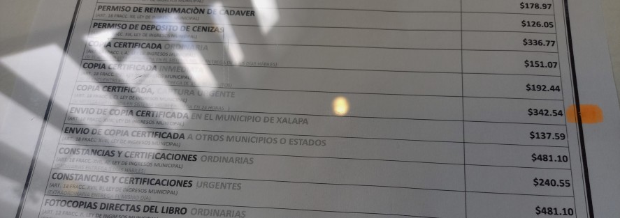 Tarifa de copias de Actas de Nacimiento en el Registro Civil de Xalapa. Las urgentes se pagan directamente en el cajón del escritorio de quien le atiende; se recogen sin comprobante de pago.