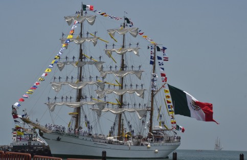 Este jueves, en el Puerto de Veracruz, inició el Festival de Velas Veracruz 2022, con la participación de barcos de Uruguay, Argentina, Brasil y el embajador mexicano de los mares, el buque-escuela Cuauhtémoc.  