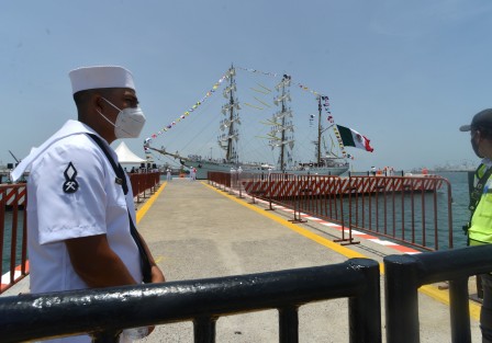 Este jueves, en el Puerto de Veracruz, inició el Festival de Velas Veracruz 2022, con la participación de barcos de Uruguay, Argentina, Brasil y el embajador mexicano de los mares, el buque-escuela Cuauhtémoc.  