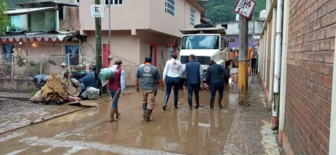 La titular de la Secretaría de Protección Civil en Veracruz, Guadalupe Osorno Maldonado, informó que se solicitará la declaratoria de emergencia para los municipios de: Acultzingo, Atlahuilco, Las Choapas, Mixtla de Altamirano, Soledad Atzompa, Tequila, Texhuacan, Xoxocotla y Zongolica, que resultaron con mayores afectaciones por las recientes lluvias, que dejaron desde inundaciones, deslaves y hasta daños en cultivos.
