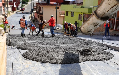 Si bien la construcción de obra pública puede generar molestias temporales, ésta debe realizarse de forma simultánea en el momento que llegan los recursos federales. De lo contrario, se podría caer en subejercicio financiero, incurrir en faltas administrativas e incluso recibir sanciones de los entes fiscalizadores, afirmó el jefe del Departamento de Fondos y Programas Federales de la Dirección de Egresos del Ayto. de Xalapa, Héctor Ortega del Ángel.

