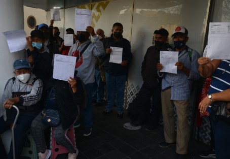 Expolicías  de la extinta Policía Intermunicipal Poza Rica-Tihuatlán-Coatzintla, despedidos sin liquidación en 2015, se manifestaron frente a la Torre de la SSP, en demanda de avances de su denuncia interpuesta por los hechos en 2019. 