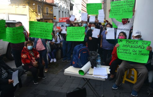 Expolicías  de la extinta Policía Intermunicipal Poza Rica-Tihuatlán-Coatzintla, despedidos sin liquidación en 2015, se manifestaron frente a la Torre de la SSP, en demanda de avances de su denuncia interpuesta por los hechos en 2019. 
