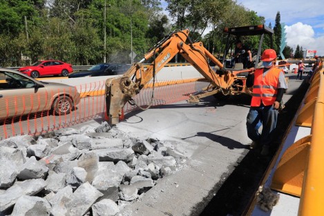 Ayer lunes iniciaron los trabajos preliminares y preparación de superficie para pavimentar con concreto hidráulico diversos tramos de la avenida Lázaro Cárdenas, con lo que se mejorarán las condiciones de circulación y conectividad de quienes a diario transitan por esta zona y las personas que habitan en colonias como Inmecafe, Agua Santa II, Encinal, Rafael Lucio, Badillo e Infonavit Pomona.


