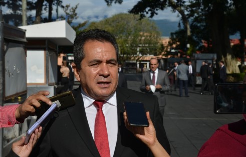  Ante los ataques de violencia política en razón de género en contra de la directora general de Administración del Tribunal Superior de Justicia, Joana Marlen Bautista Flores, es importante que ella utilice los canales legales para que de alguna manera pueda limpiar su imagen, así lo consideró el subsecretario de Finanzas de SEFIPLAN, Eleazar Guerrero Pérez.

