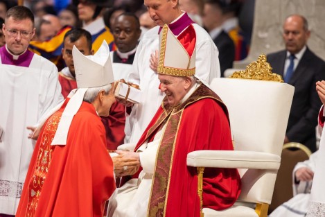 La mañana de este 29 de junio de 2022 el Papa Francisco presidió la Eucaristía de la Solemnidad de San Pedro y San Pablo en Roma,  donde entregó el Palio a los Arzobispos metropolitanos nombrados durante el año, entre ellos Mons. Jorge Carlos Patrón Wong, arzobispo de Xalapa.