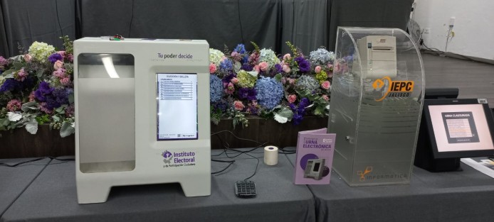 El Organismo Público Local Electoral (OPLE) de Veracruz analiza utilizar urnas electrónicas para llevar a cabo las votaciones durante el siguiente proceso electoral de 2024.

