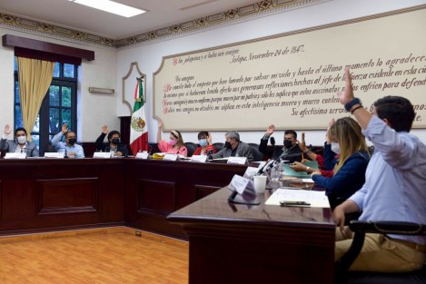 Con el fin de verificar y dictaminar el proyecto de rehabilitación de alumbrado público realizado en diferentes calles de la ciudad por la administración municipal pasada, los integrantes del Cabildo aprobaron suscribir un contrato con personal técnico certificado en materia de energía y alumbrado público. 


