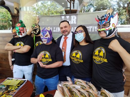 La organización  Lucha Libre Radioactiva anunció un encuentro de lucha el próximo 30 de julio a las 19:00 horas en las instalaciones del Coliseo San Bruno, estelarizada por la facción de Los Macizos, con Cíclope y Miedo Extremo, para enfrentar a la Dinastía Pantera con Rey Pantera Júnior e Hijo de Rey Pantera; entre otros. 