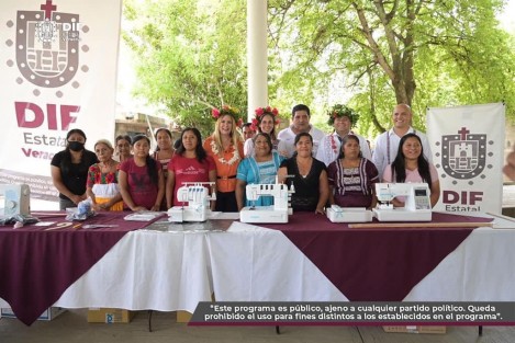 Con el programa de Proyectos Productivos el DIF Estatal entregó talleres de costura, insumos alimentarios y estufas ecológicas en la localidad Apachitempa de Platón Sánchez, en la Huasteca veracruzana. Con estos apoyos mujeres jefas de familia podrán contribuir en la economía de su comunidad y mejorar sus condiciones de vida.