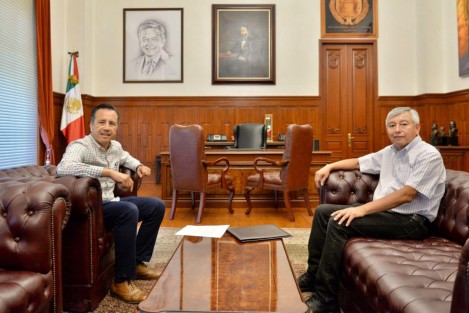 El Gobernador Cuitláhuac García se reunión con el Ing. David Hernández Santiago, director de la Dirección de Educación Tecnológica  para convenir el crecimiento y mejora de nuestros Institutos Tecnológicos en Veracruz. Pronto habrá buenas noticias, adelantó el mandatario estatal.